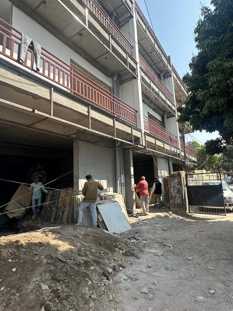 एमडीडीए की सख्ती: जाखन-सिनोला में अवैध निर्माण सील, विशेष अभियान में बड़ी कार्रवाई