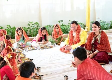 रामनवमी पर मुख्यमंत्री आवास में कन्या पूजन, CM पुष्कर सिंह धामी ने दिया नारी सम्मान का संदेश