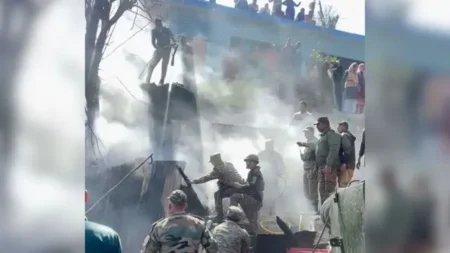 गौरंग गांव में गोशाला में भीषण आग, सेना-फायर टीम ने बचाई पूरी बस्ती