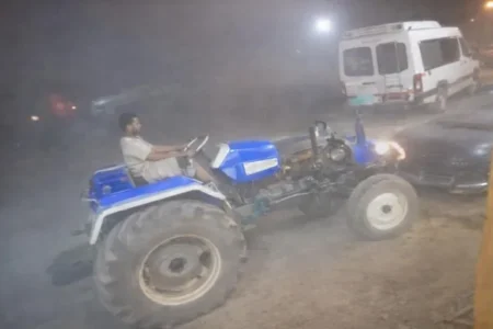 कालाढूंगी में ट्रैक्टर से जानलेवा हमला, कार को तीन बार मारी टक्कर!
