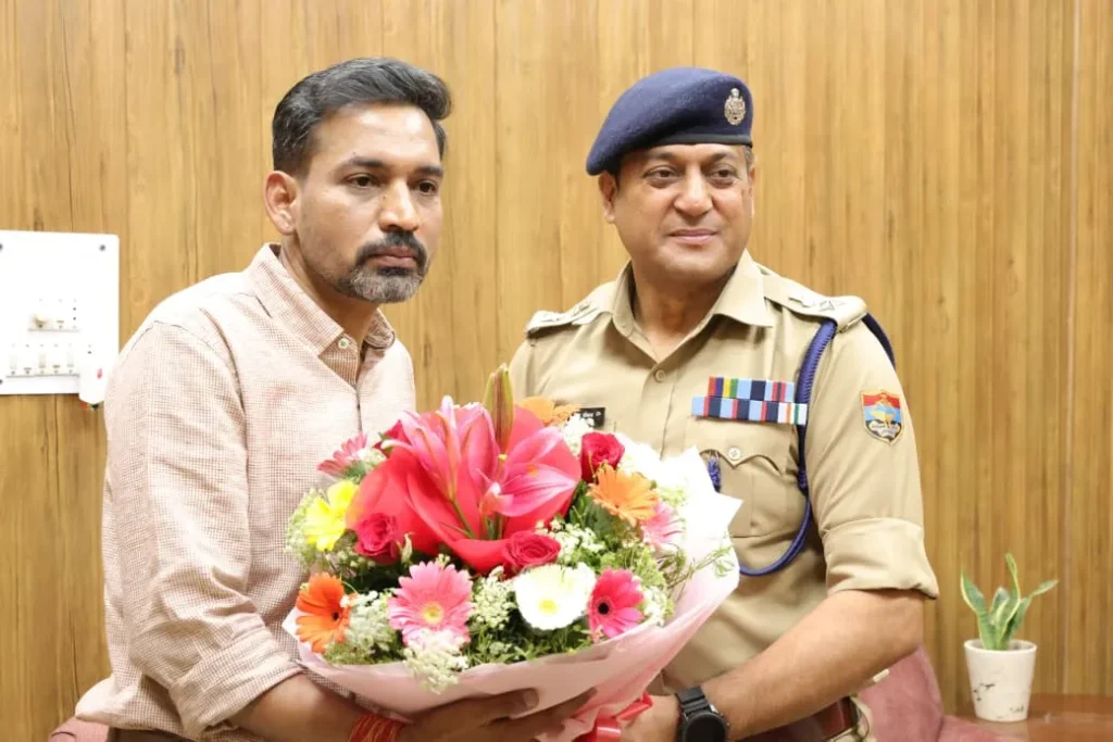 SSP दून ने नव नियुक्त जिलाधिकारी देहरादून से की शिष्टाचार भेंट
