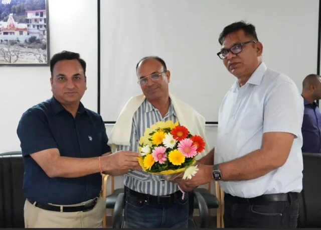 सूचना विभाग में शासकीय सेवा पूर्ण कर सेवानिवृत्त हुए सहायक निदेशक ललिता प्रसाद भट्ट को दी भावभीनी विदाई