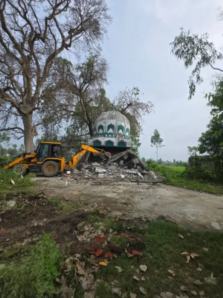 उत्तराखंड: जसपुर में अवैध मजार ध्वस्त, धामी सरकार की बुलडोजर कार्रवाई से सरकारी भूमि मुक्त