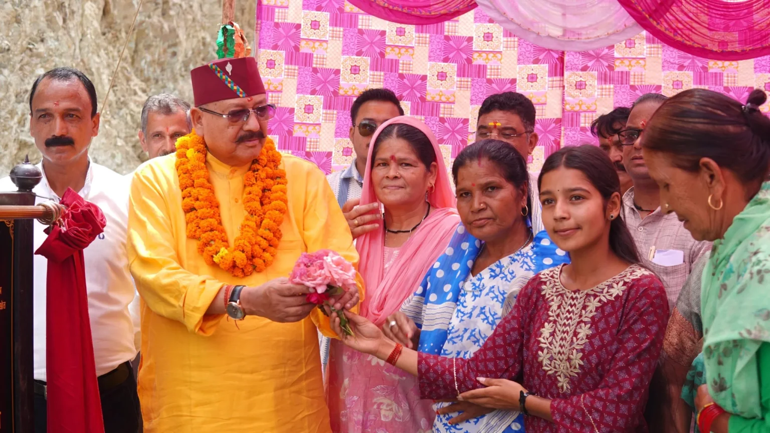 सेवा पखवाड़े के तहत महाराज का विधानसभा क्षेत्र में तुफानी दौरा