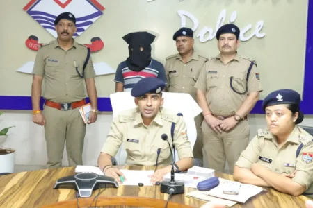 देहरादून: 30 लाख की MDMA-स्मैक के साथ ड्रग तस्कर गिरफ्तार, हाई-प्रोफाइल पार्टियों में करनी थी सप्लाई