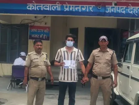 देहरादून: शराब के नशे में दोस्त पर चाकू से हमला—आरोपी 24 घंटे में गिरफ्तार, हथियार बरामद