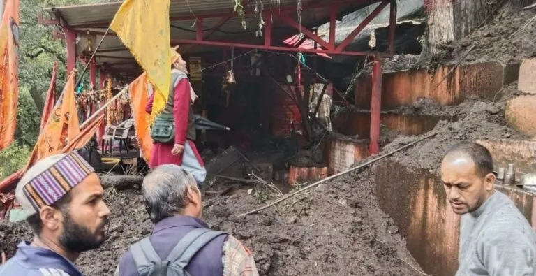 कल्पेश्वर महादेव मंदिर परिसर में भारी भूस्खलन, 25 लाख की संपत्ति को नुकसान; बड़ा हादसा टला
