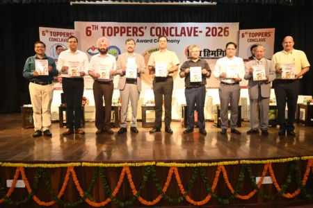 देहरादून: 31 स्कूलों के 306 टॉपर्स सम्मानित, IAS डॉ. पंकज पांडेय बोले— सफलता के शिखर पर टिके रहना सबसे बड़ी चुनौती