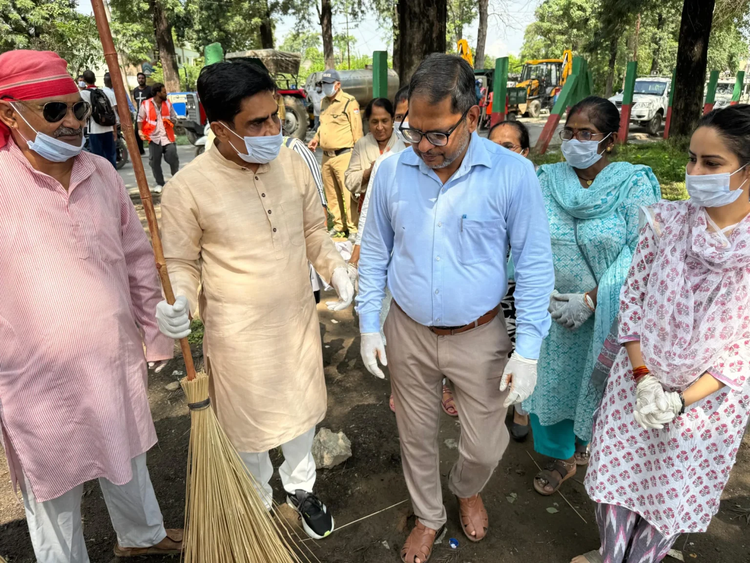 माननीय उच्च न्यायालय के आदेश के अनुपालन में IDPL क्षेत्र में चलाया गया वृहद स्वच्छता अभियान