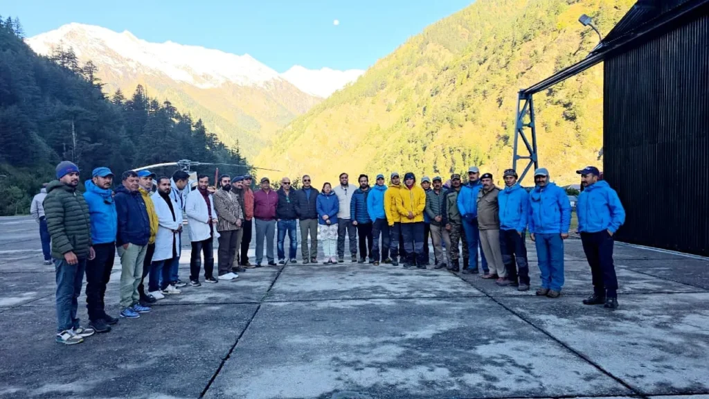 उत्तरकाशी में हेली रेस्क्यू अभियान फिर शुरू, 96 पर्वतारोही-ट्रेकर्स की सुरक्षित वापसी का प्रयास
