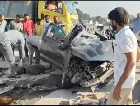 हल्द्वानी में भीषण सड़क हादसा: तेज रफ्तार कार पलटकर डिवाइडर से टकराई, दो नाबालिगों की मौत, दो घायल
